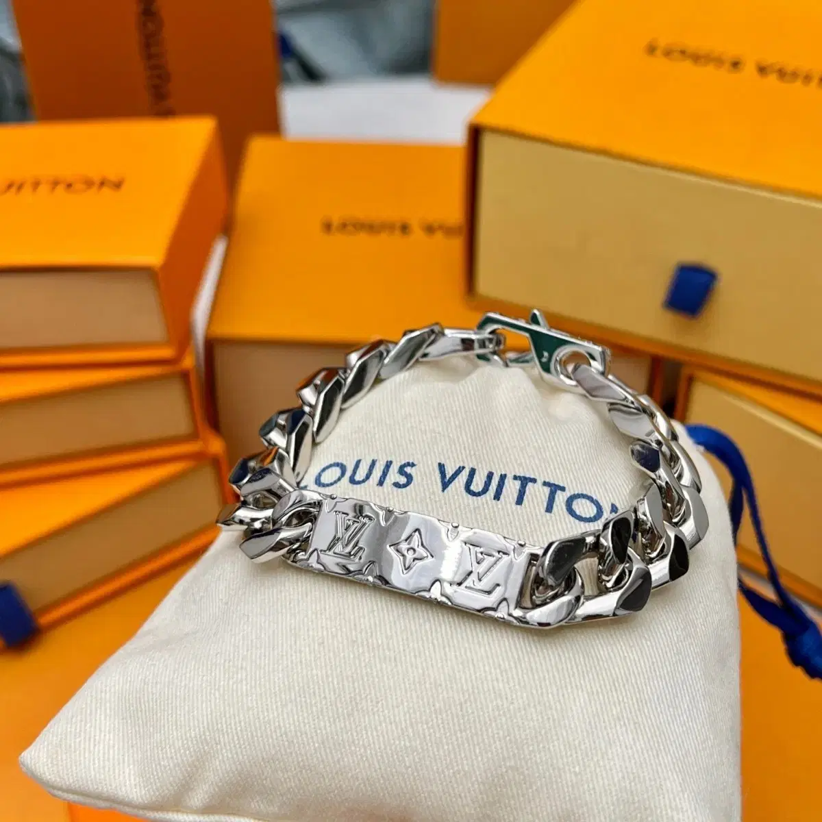 루이비통 Louis Vuitton  팔찌