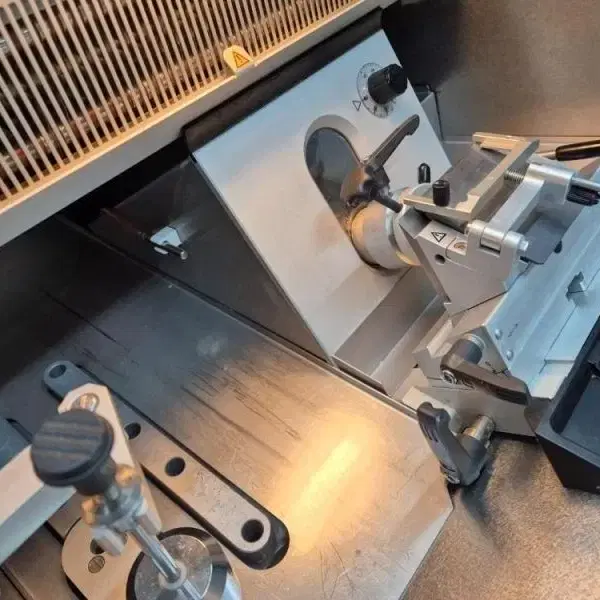 LEICA CM1850-7-1 Microtome