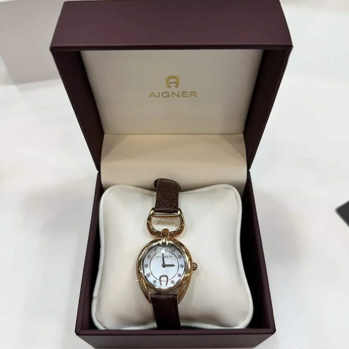 AIGNER 아이그너 여성용 가죽시계 A24339B