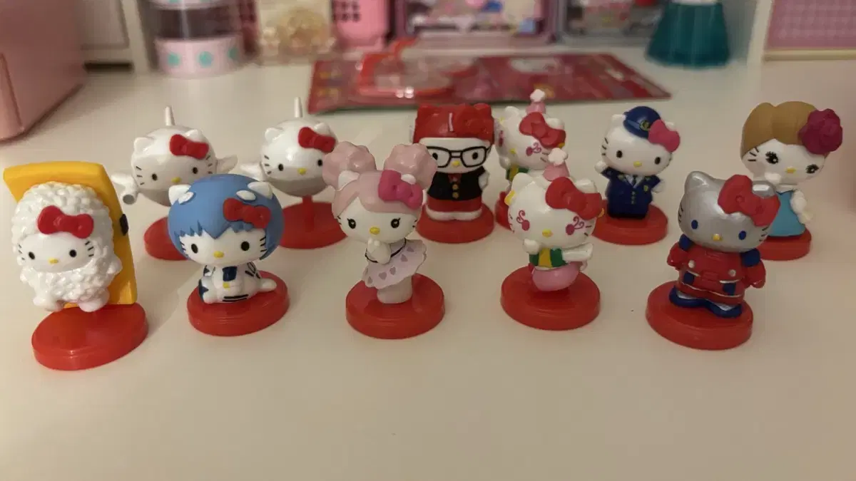 Bulk) Classic Kitty Choco Egg Figures