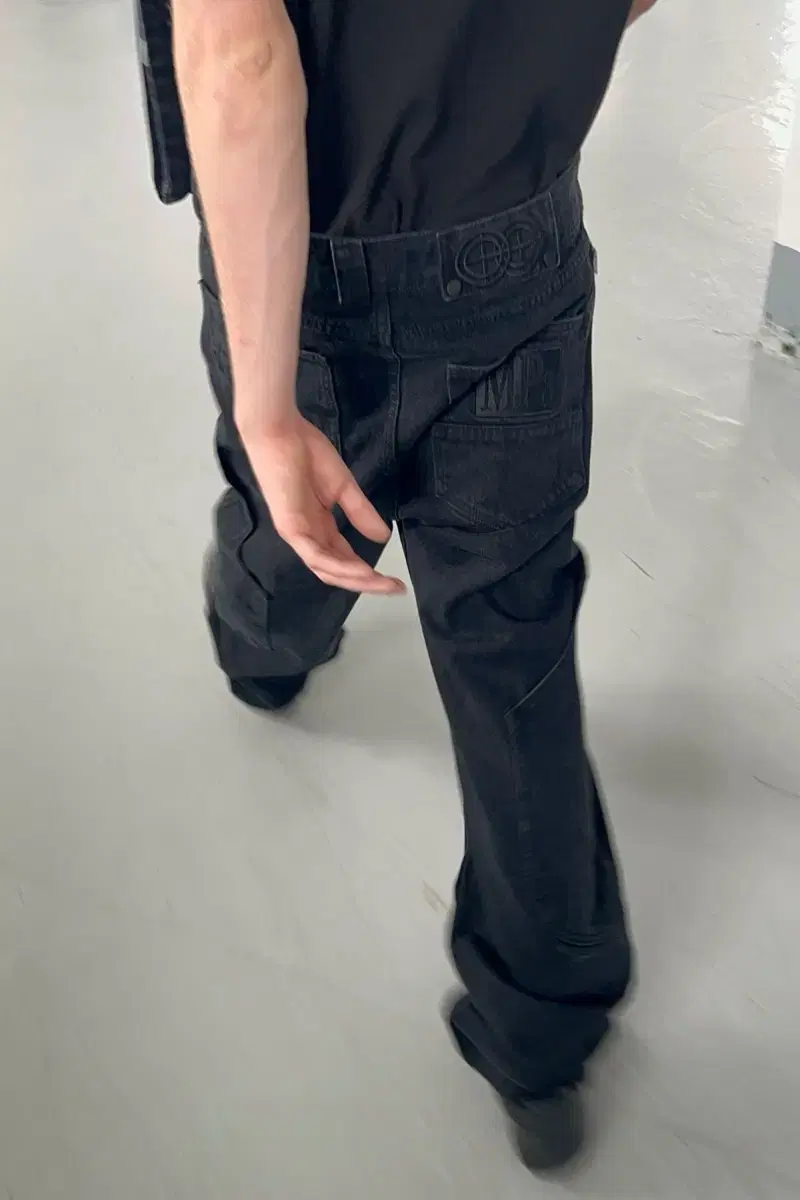 MPa CALF POCKET PANTS (BLACK) 플라스틱프로덕트