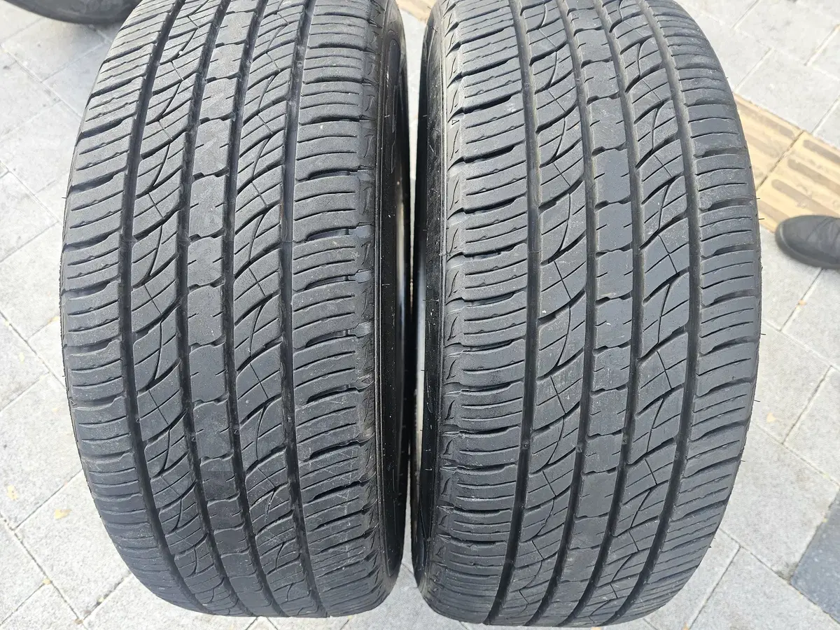 235/55R19  중고타이어 2본