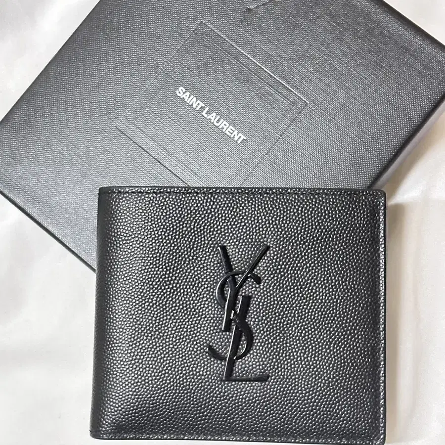 SAINT LAURENT