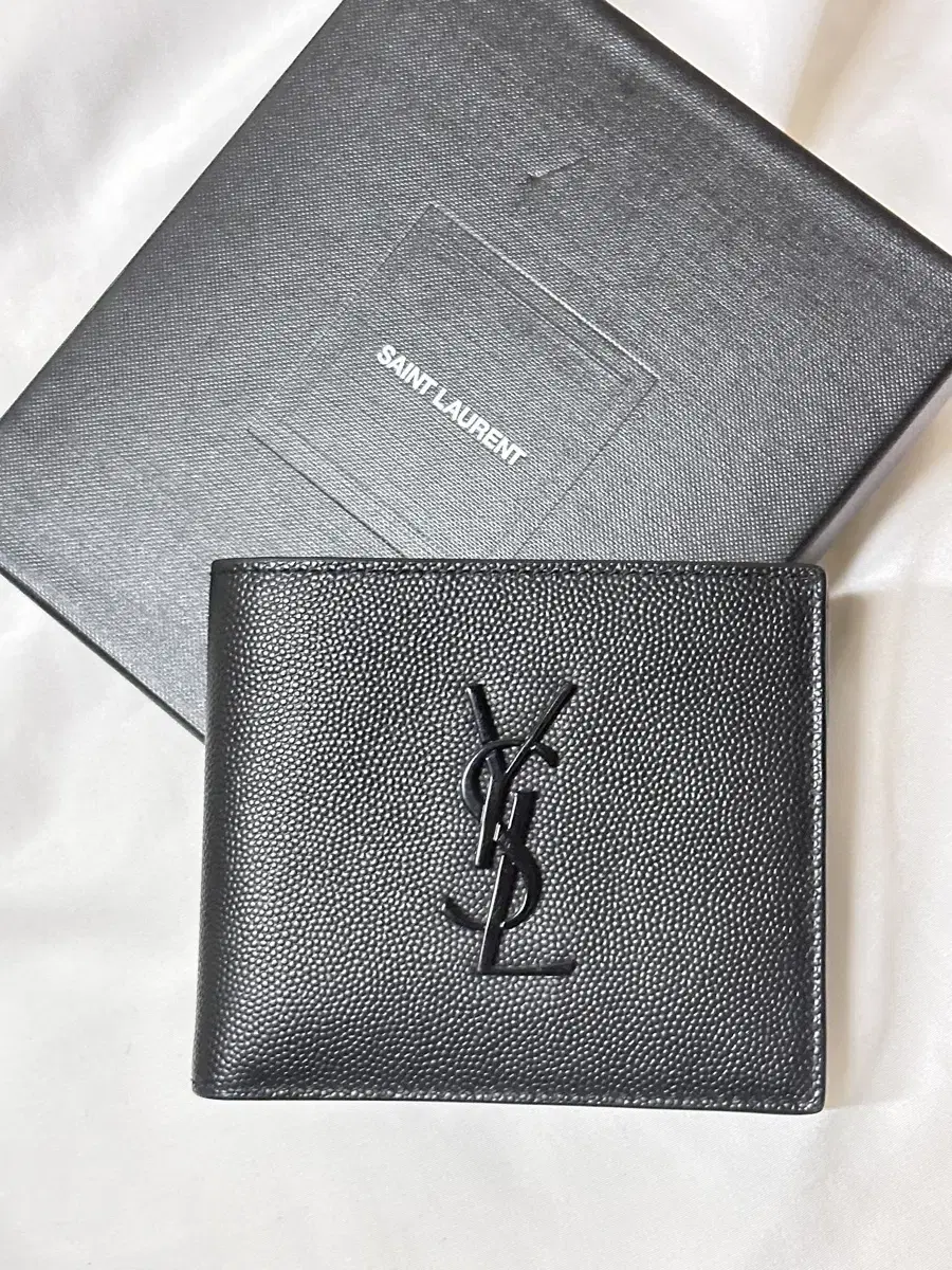 SAINT LAURENT