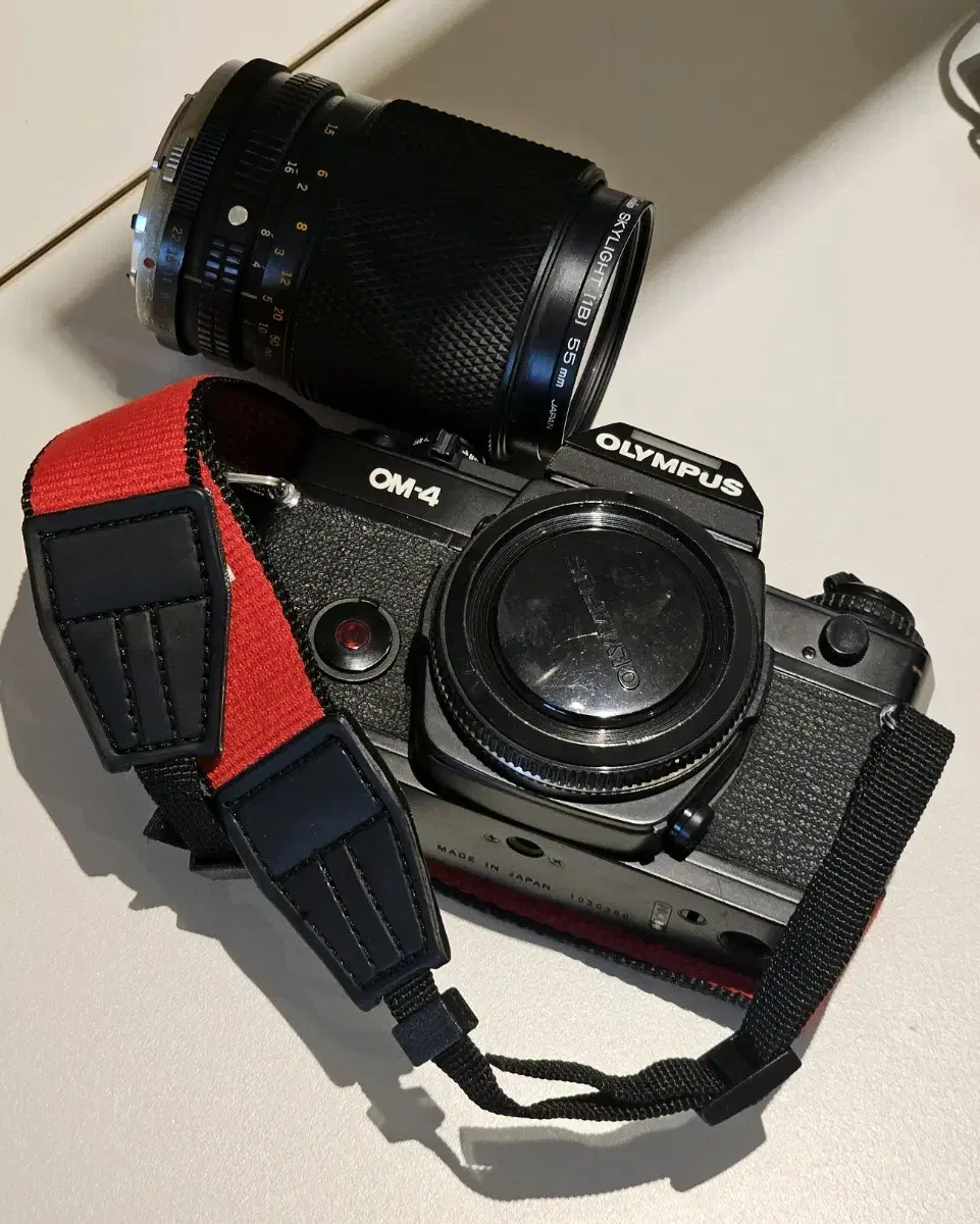 올림푸스 OM4 + zuiko 렌즈 35-105