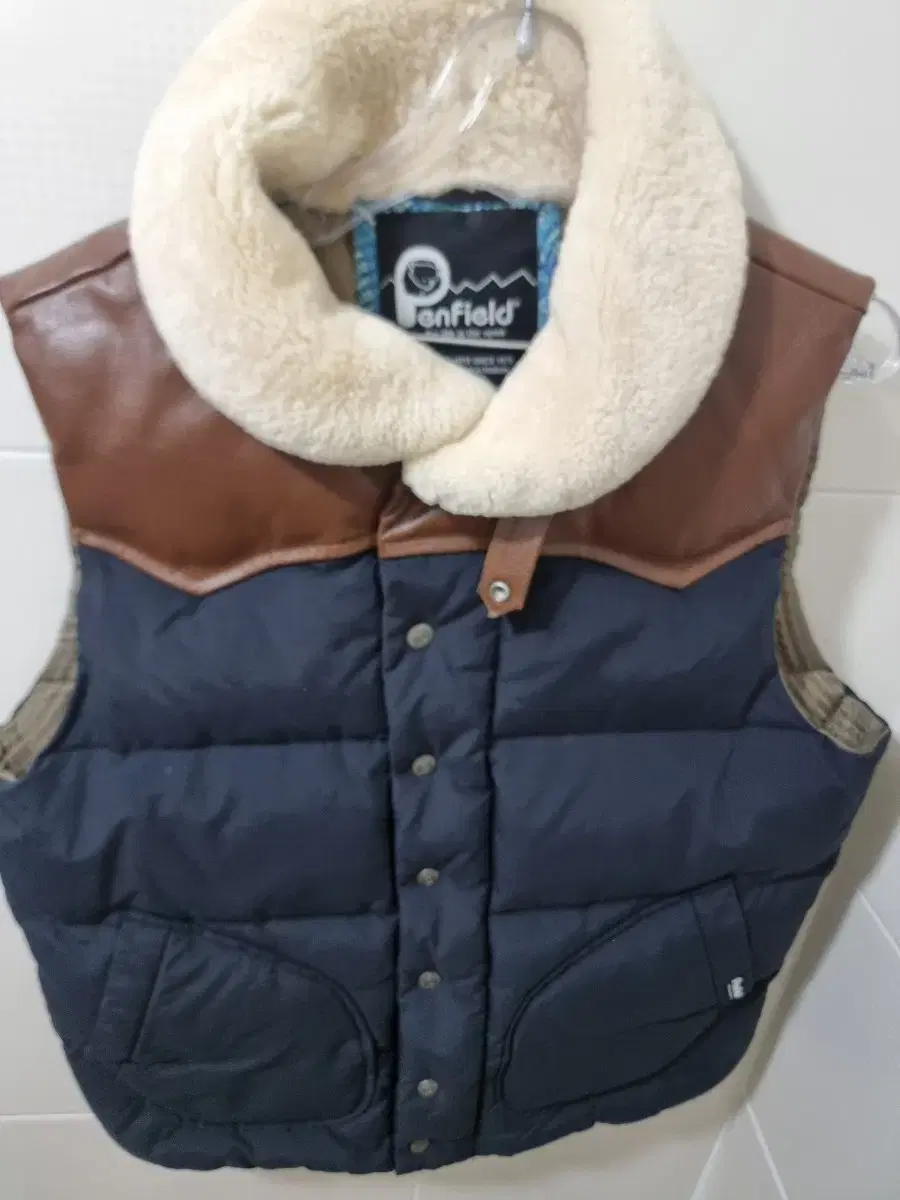 Penfield 덕다운. 천연가죽. 천연양모 조끼패딩 105XL