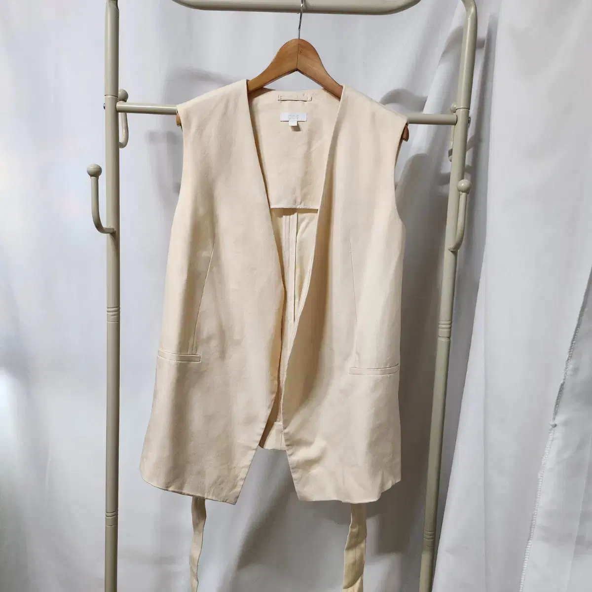 D142 [38] Cos Cos Belted Vest