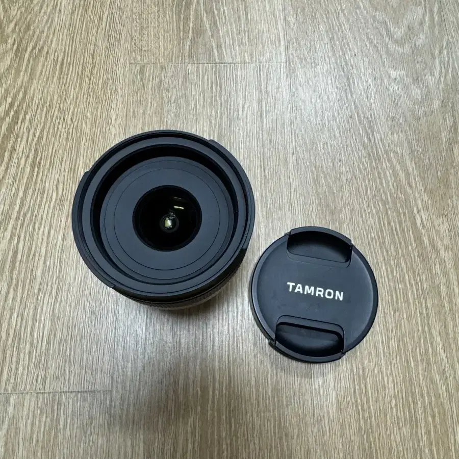 탐론 20mm f/2.8 새상품급 팝니다!