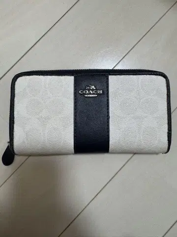 코치 장지갑 화이트 / 네이비