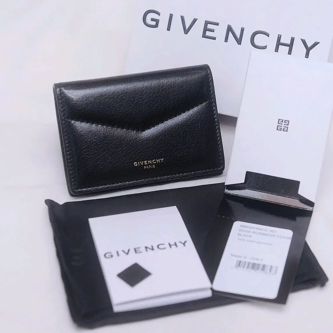 지방시 (GIVENCHY) 엣지 고트스킨 카드.명함 컴팩트 지갑