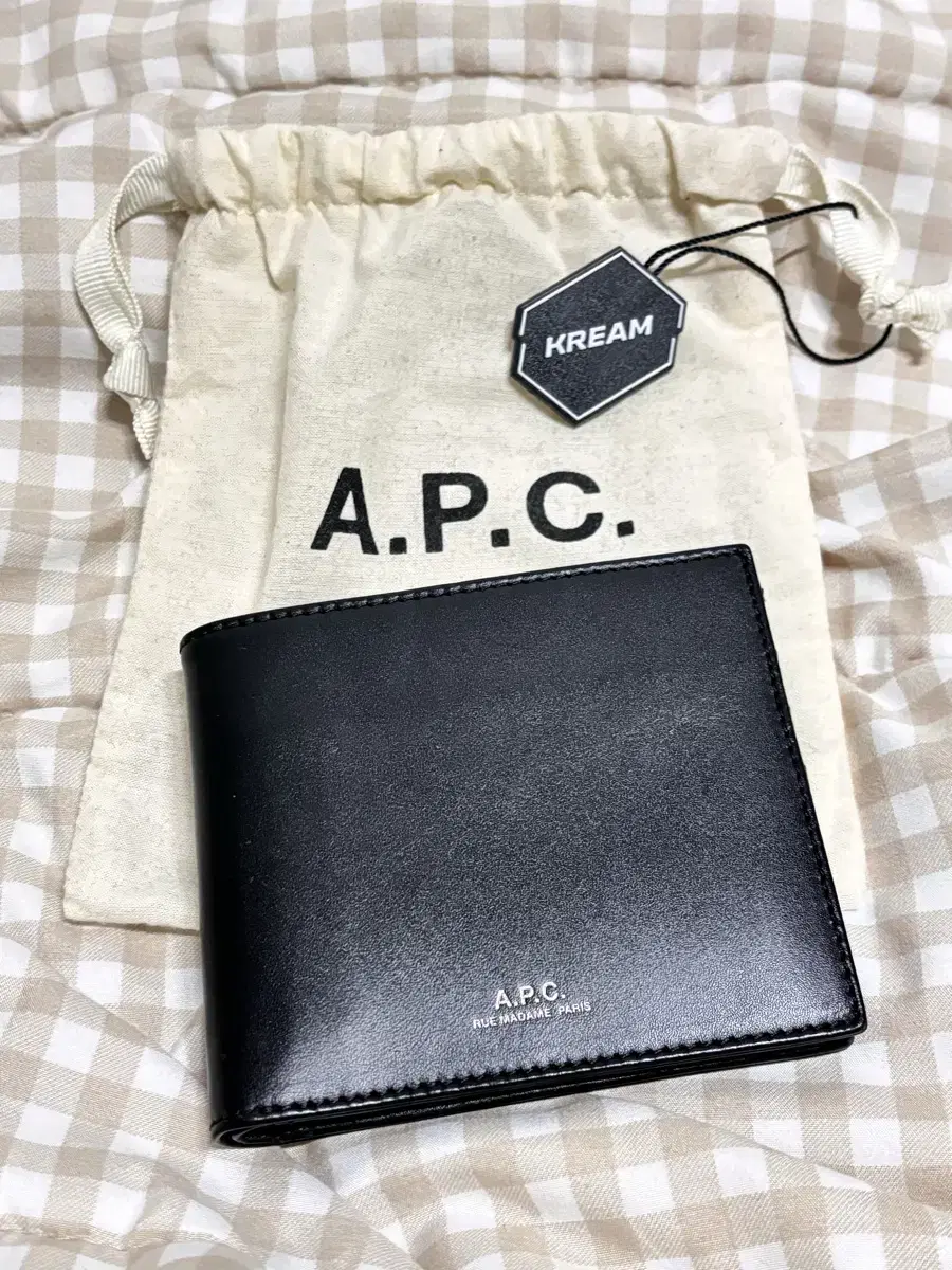 아페쎄 APC 반지갑 (Aly wallet black)