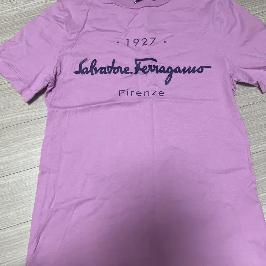 SALVATORE FERRAGAMO 여성반팔티