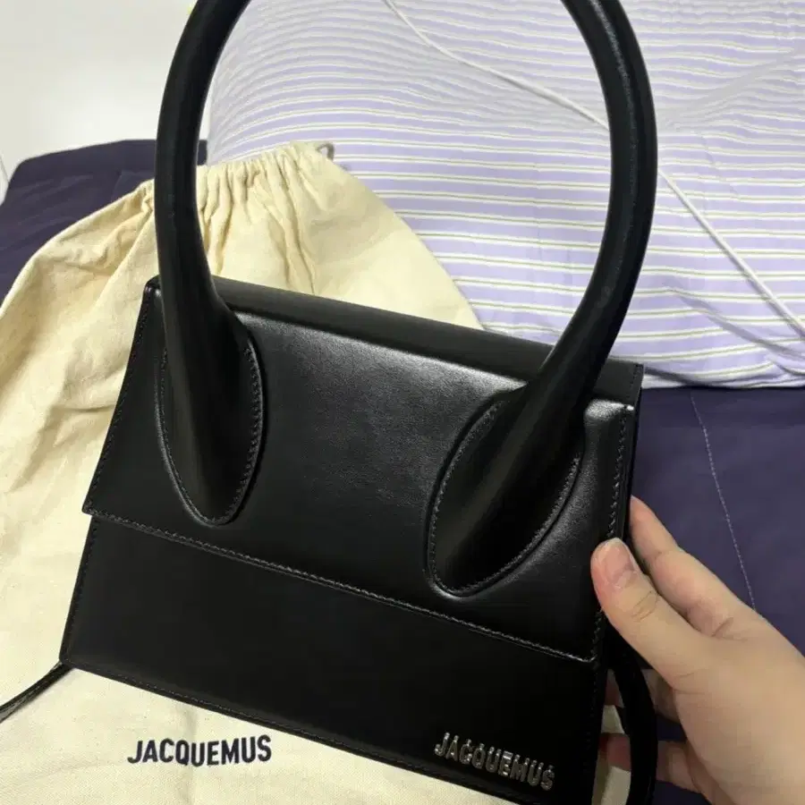 자크뮈스 Jacquemus 르 그랜드 치키토 라지 레더 블랙 실버