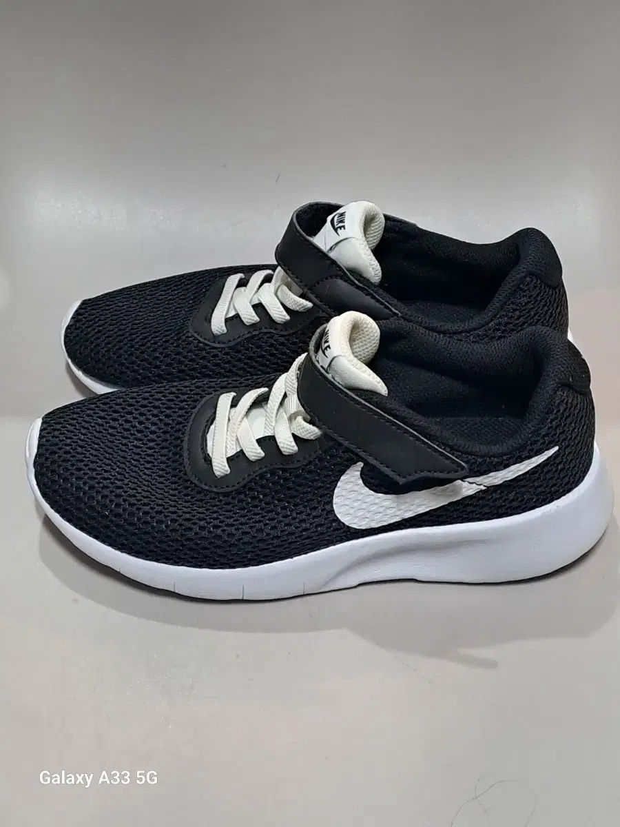 Nike Tanjun Boyfree Velcro 844868-017(220)