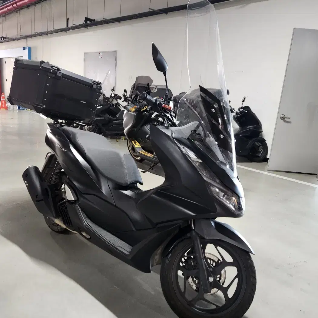 pcx125 22년식 블랙색상 키로수 짧음