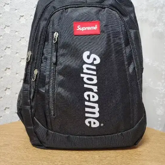 Supreme 백팩