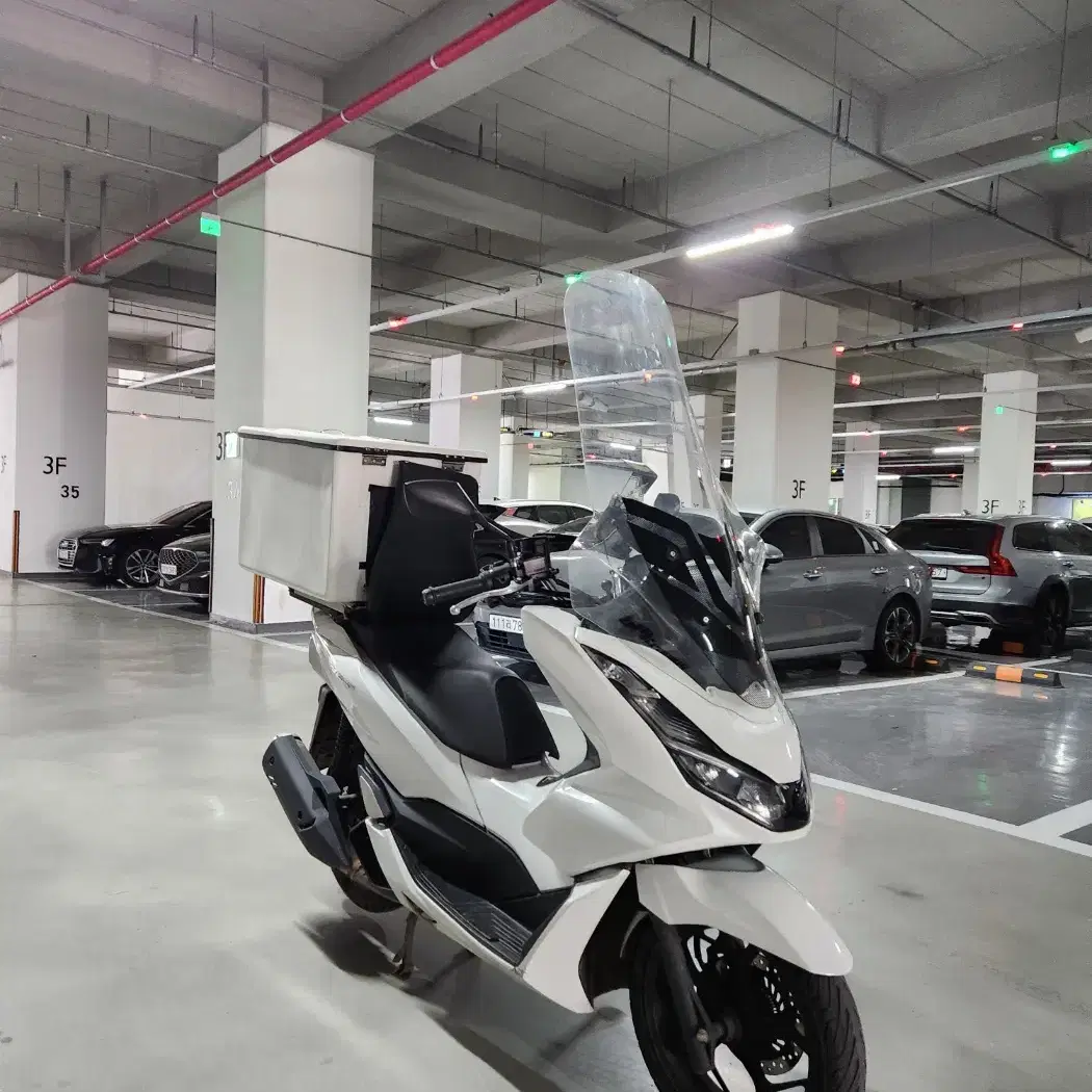 pcx125 21년식 화이트색상