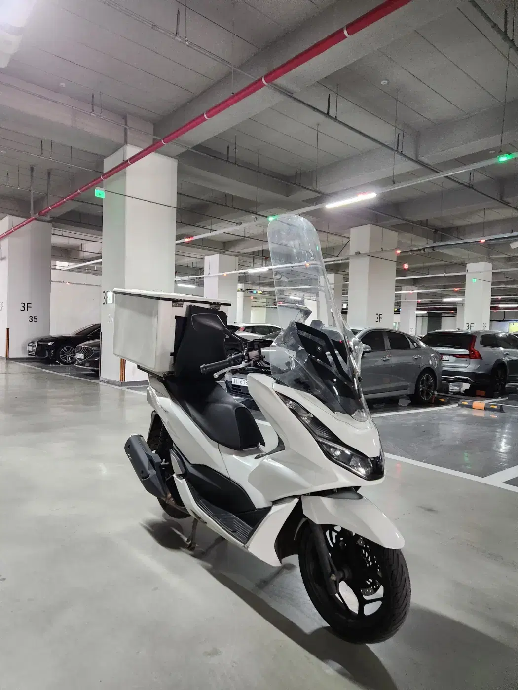 pcx125 21년식 화이트색상