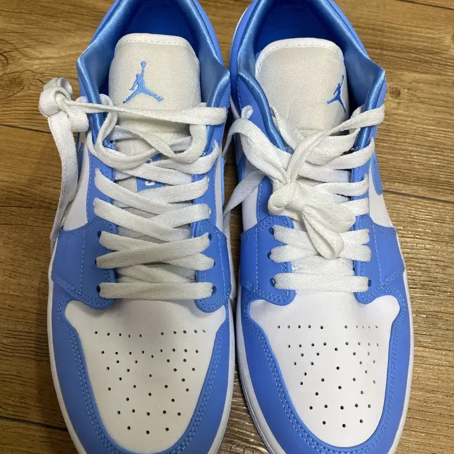 Jordan 1 Low UNC University Blue