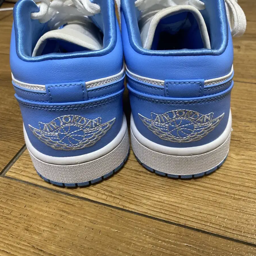 Jordan 1 Low UNC University Blue