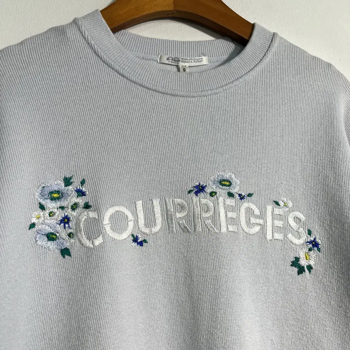 Courreges 꾸레쥬 플라워 자수 맨투맨