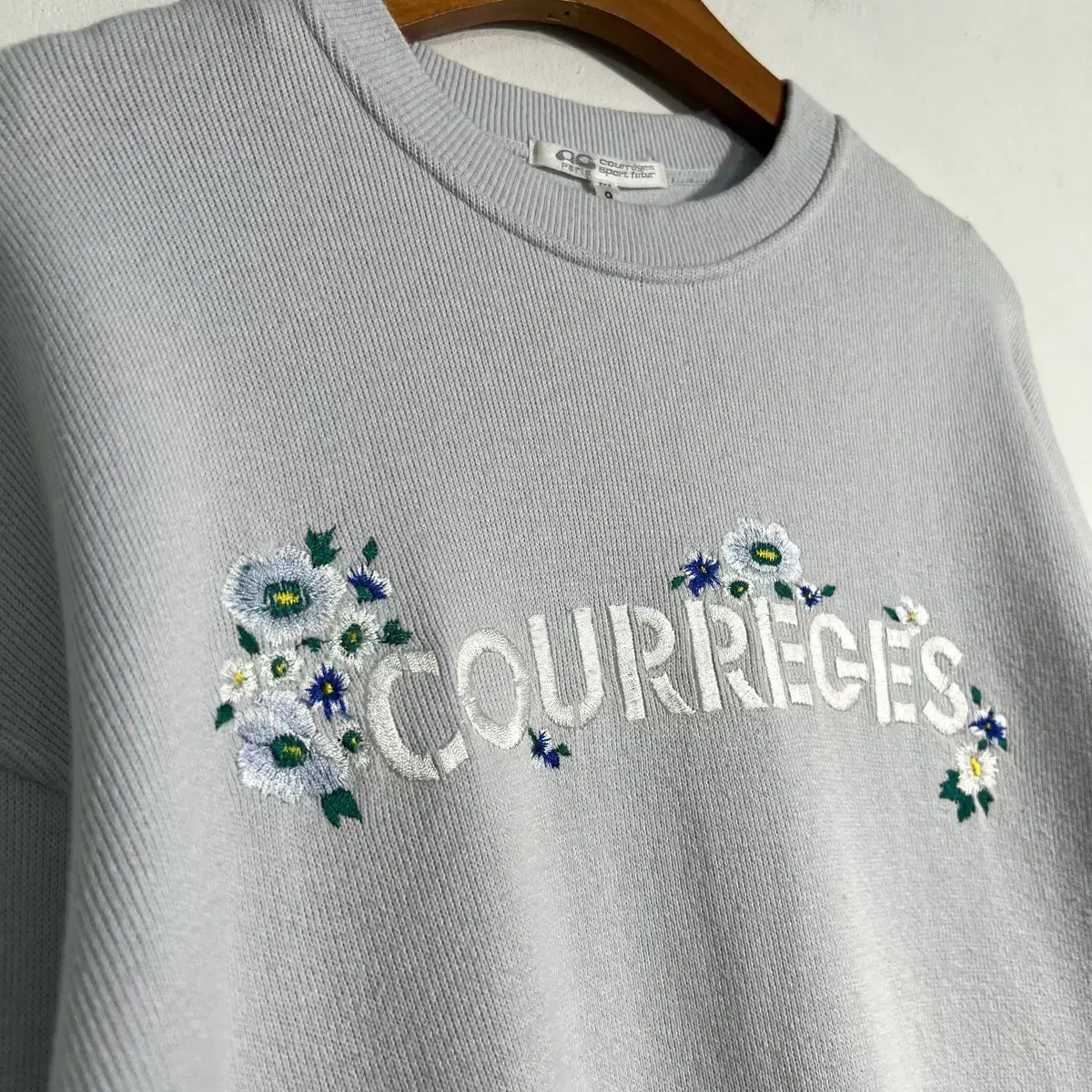 Courreges 꾸레쥬 플라워 자수 맨투맨