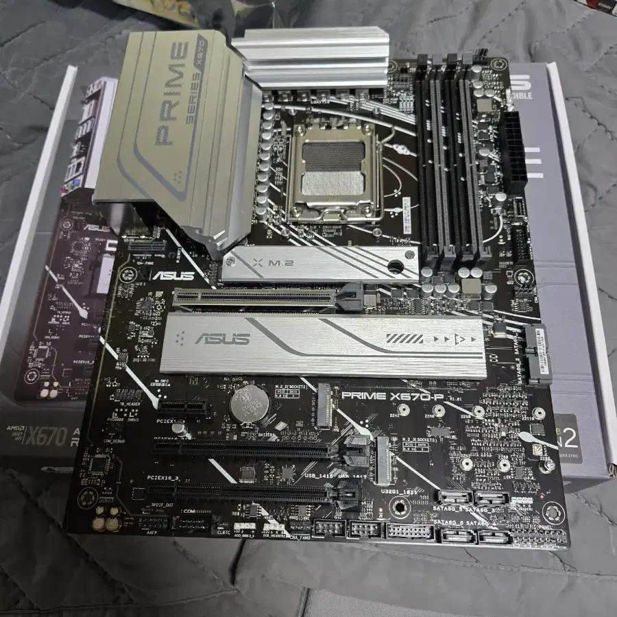 ASUS X670-P CSM 팝니다.