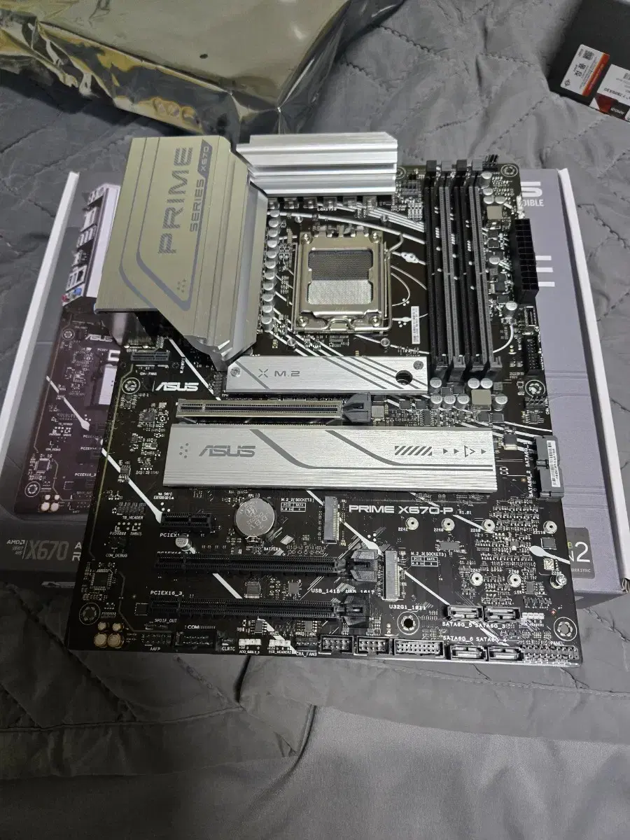 ASUS X670-P CSM 팝니다.