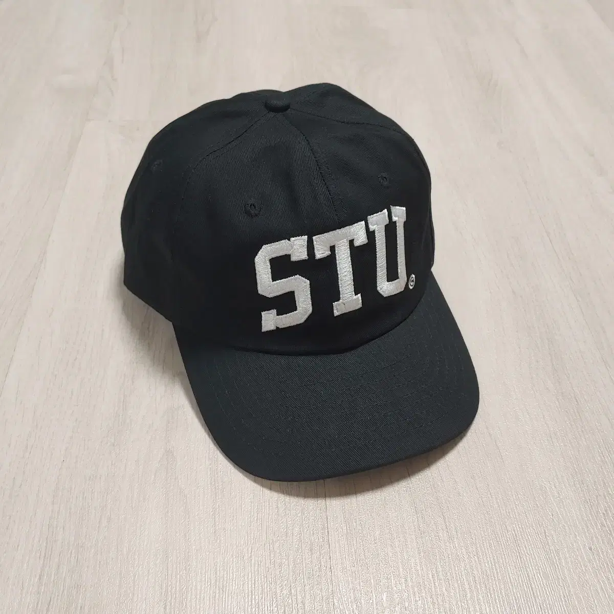 스투시 STU 로고 아치 스트랩백 캡