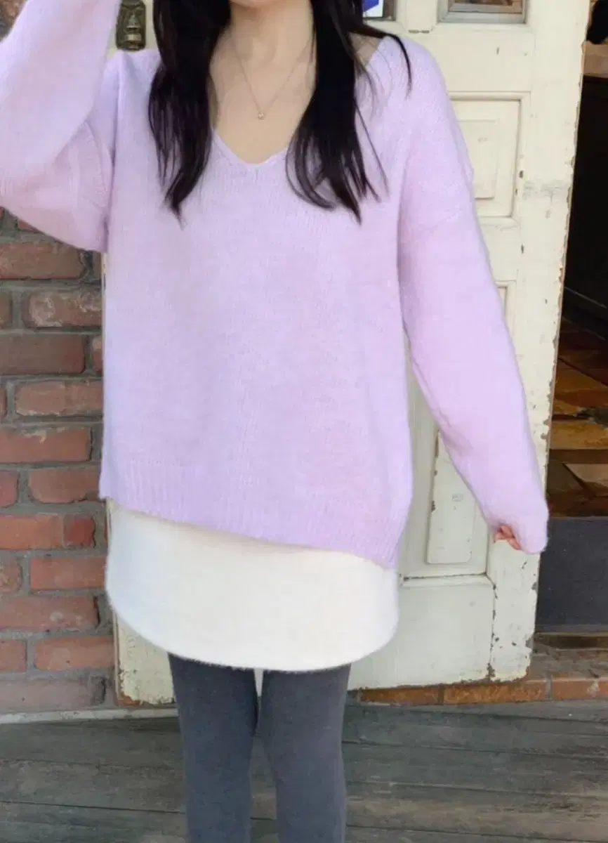 Leche V-neck mauve knit in bubblegum and cool tonal loose-fit lavender atelier