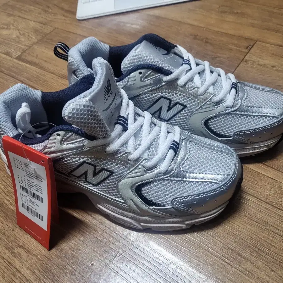 뉴발란스 MR530KA 245사이즈  - New Balance 530