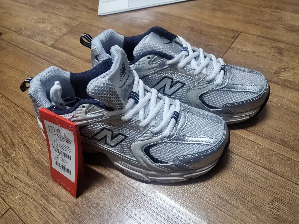 뉴발란스 MR530KA 245사이즈  - New Balance 530