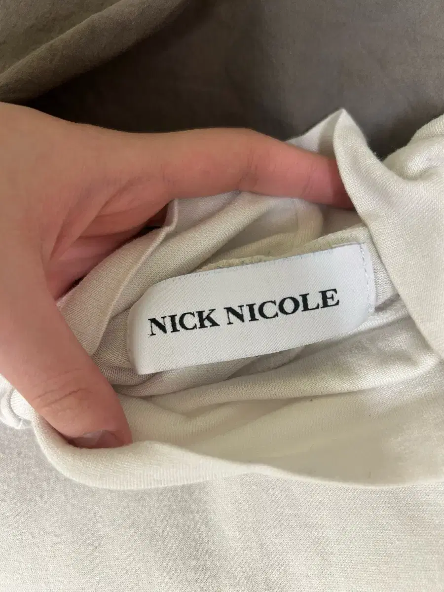 닉앤니콜 NICK NICOLE 터틀넥 니트 티셔츠