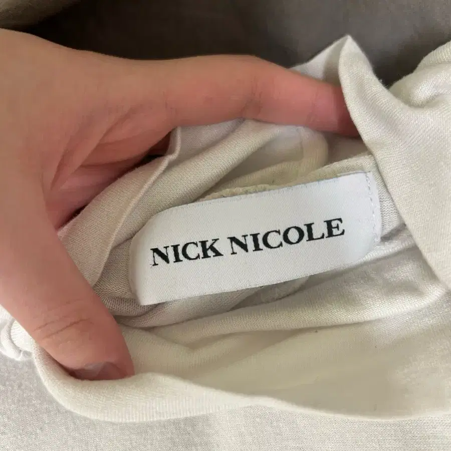 닉앤니콜 NICK NICOLE 터틀넥 니트 티셔츠