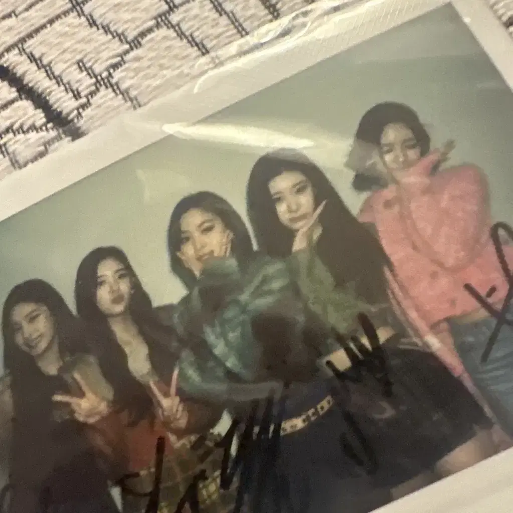 ITZY JAPAN LIMITED SIGNED POLAROID