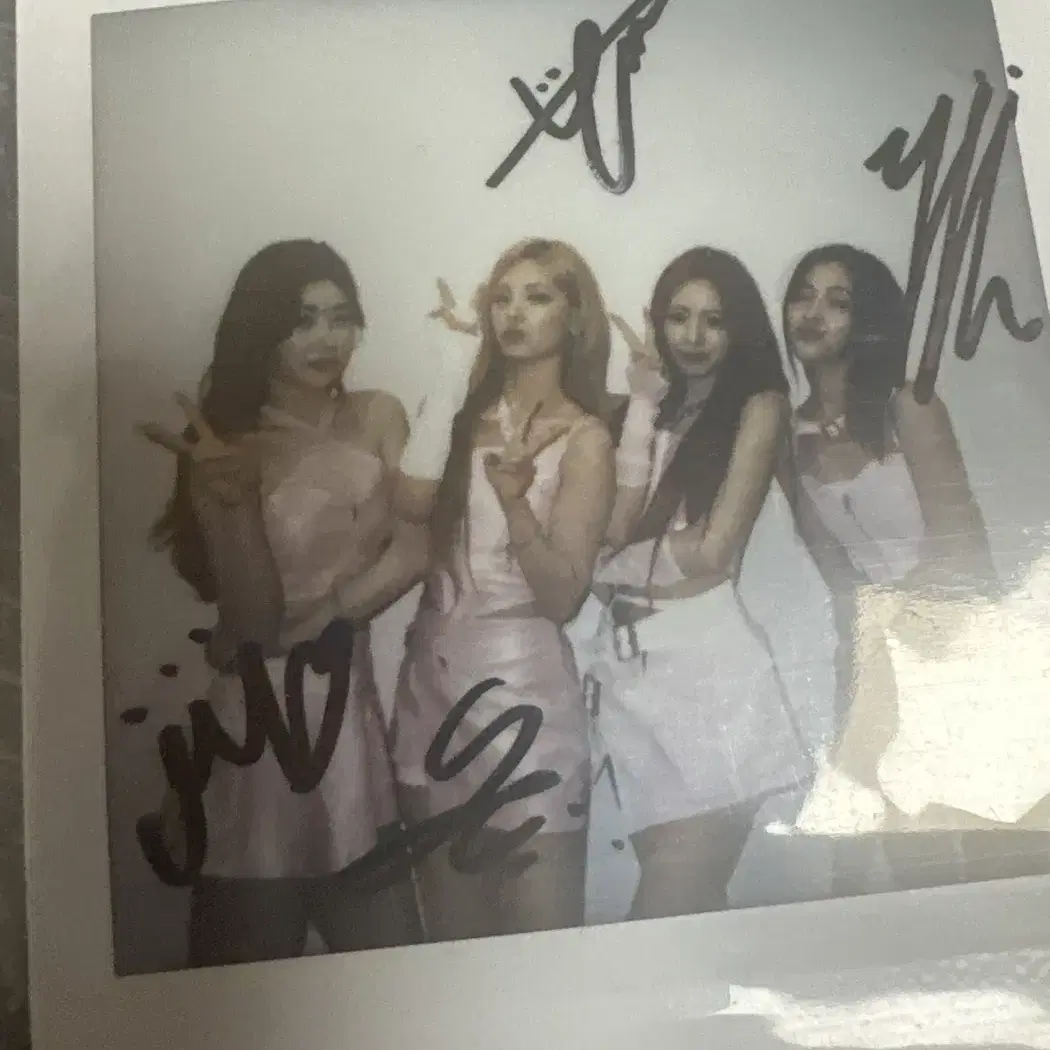 ITZY x GSHOCK SIGNED POLAROID