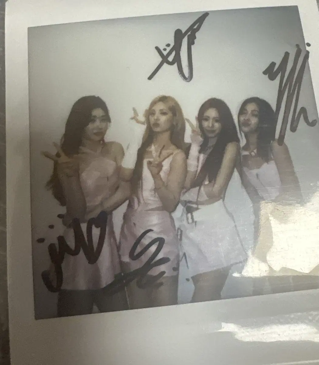 ITZY x GSHOCK SIGNED POLAROID