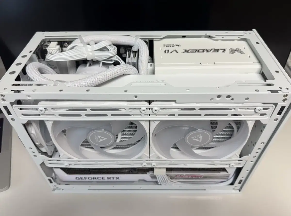 SFF ITX 수냉 라이젠 7950X3D + RTX 4080 Super