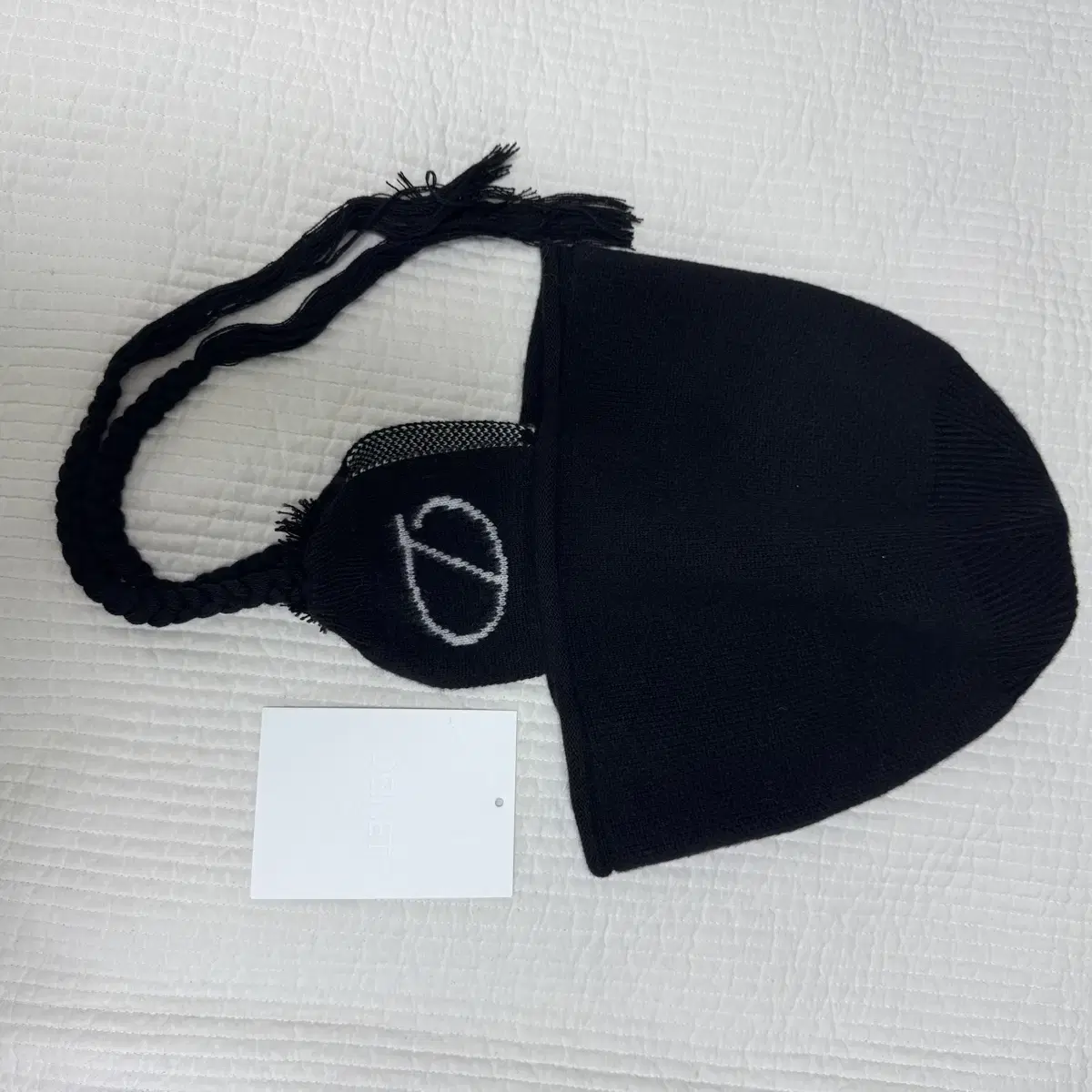 D LOGO FLAP BEANIE IN BLACK 다이닛 비니