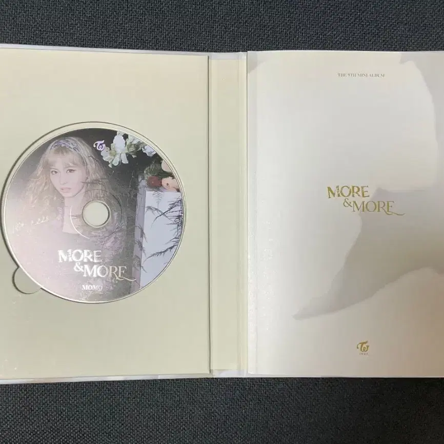 트와이스 싱글 MORE&MORE 앨범 (CD 모모)