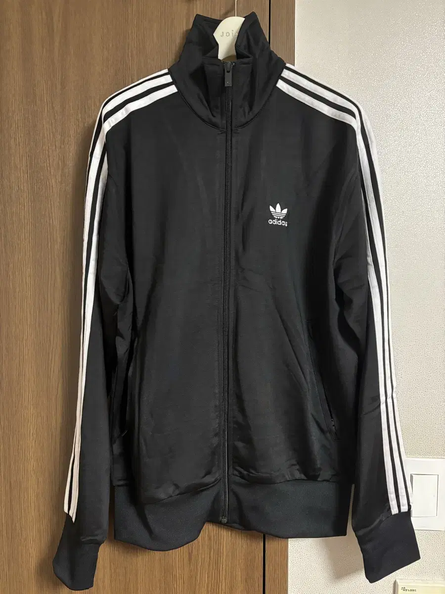 (Shipping included)Adidas jersey new (please chat)