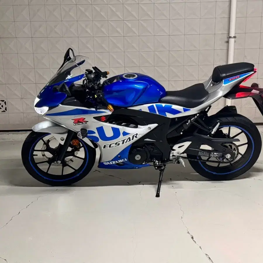 2021 gsx r 125 abs