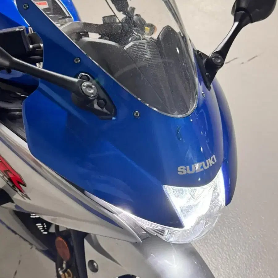 2021 gsx r 125 abs