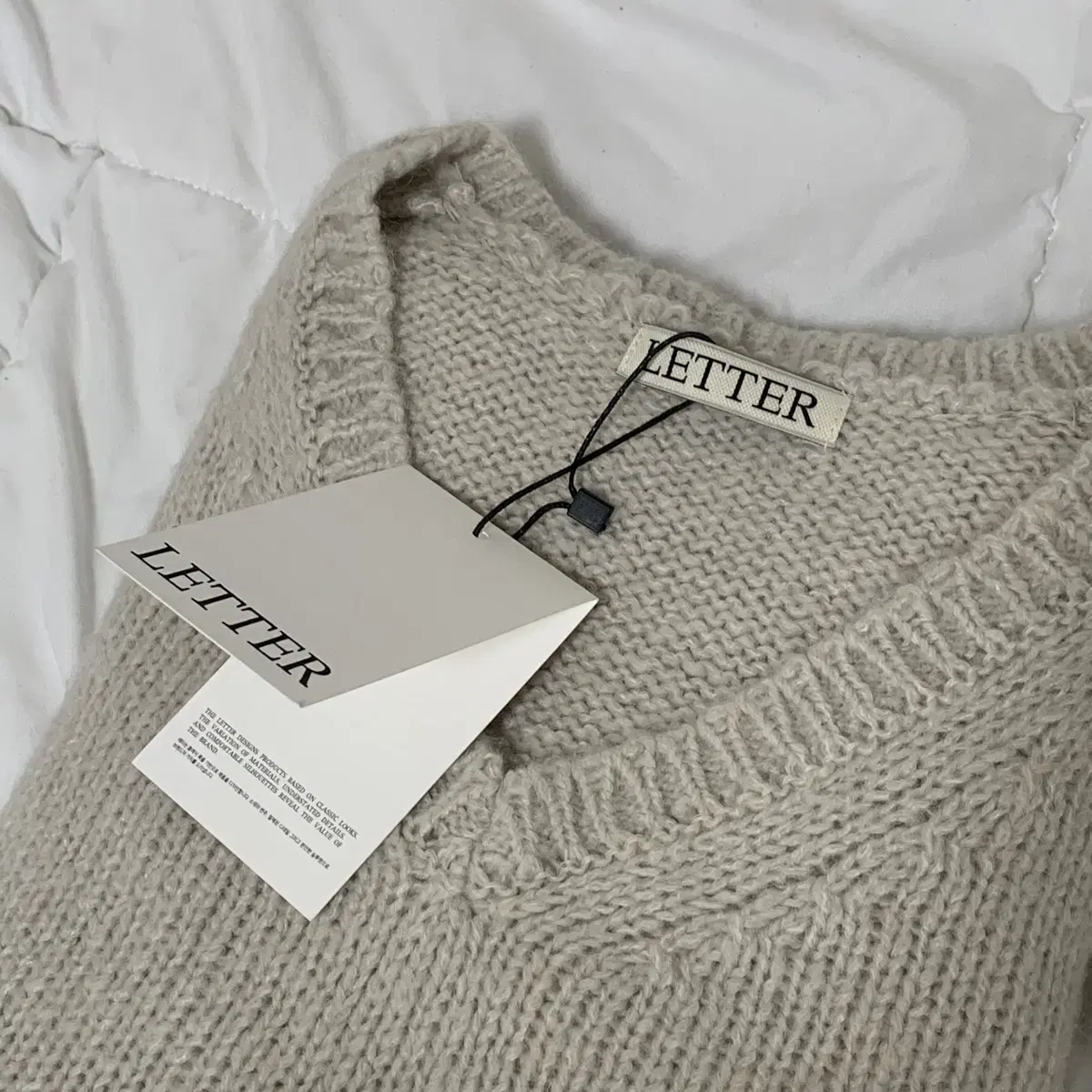 (택달린새상품/택포)샵레터 Peta v pullover (ash grey