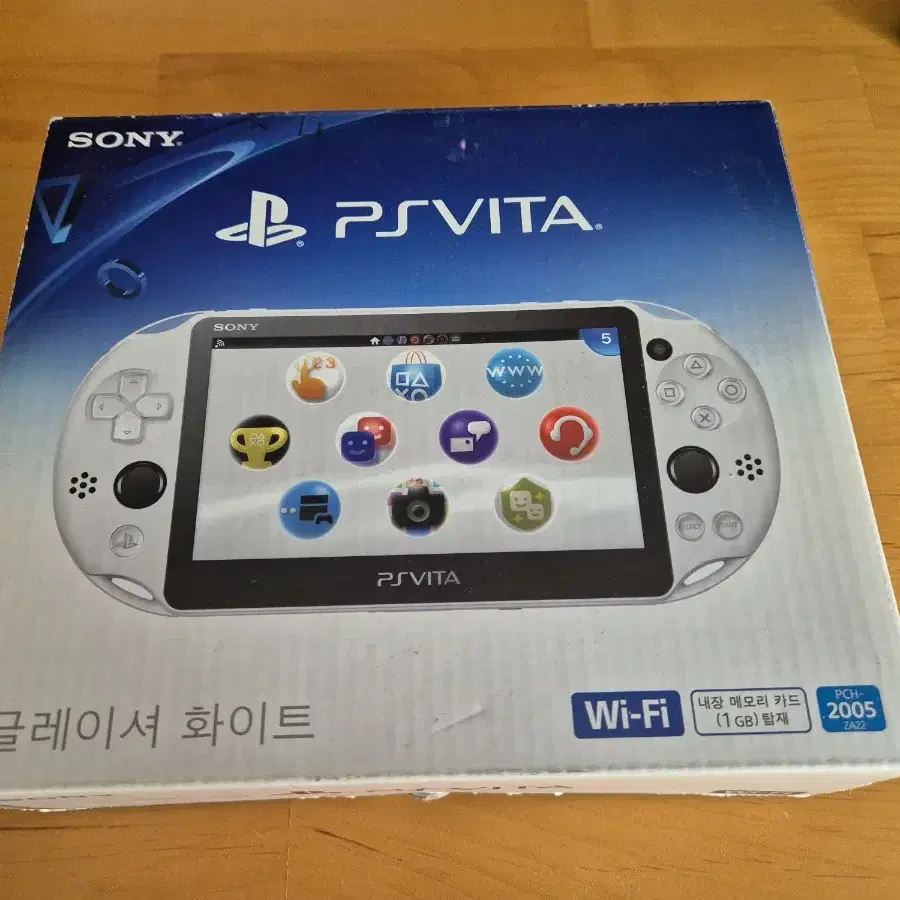 플스 ps vita 2005 2세대 화이트 소장용 팝니다.