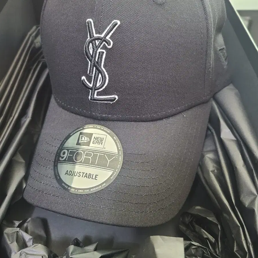 YSL 뉴에라 새상품