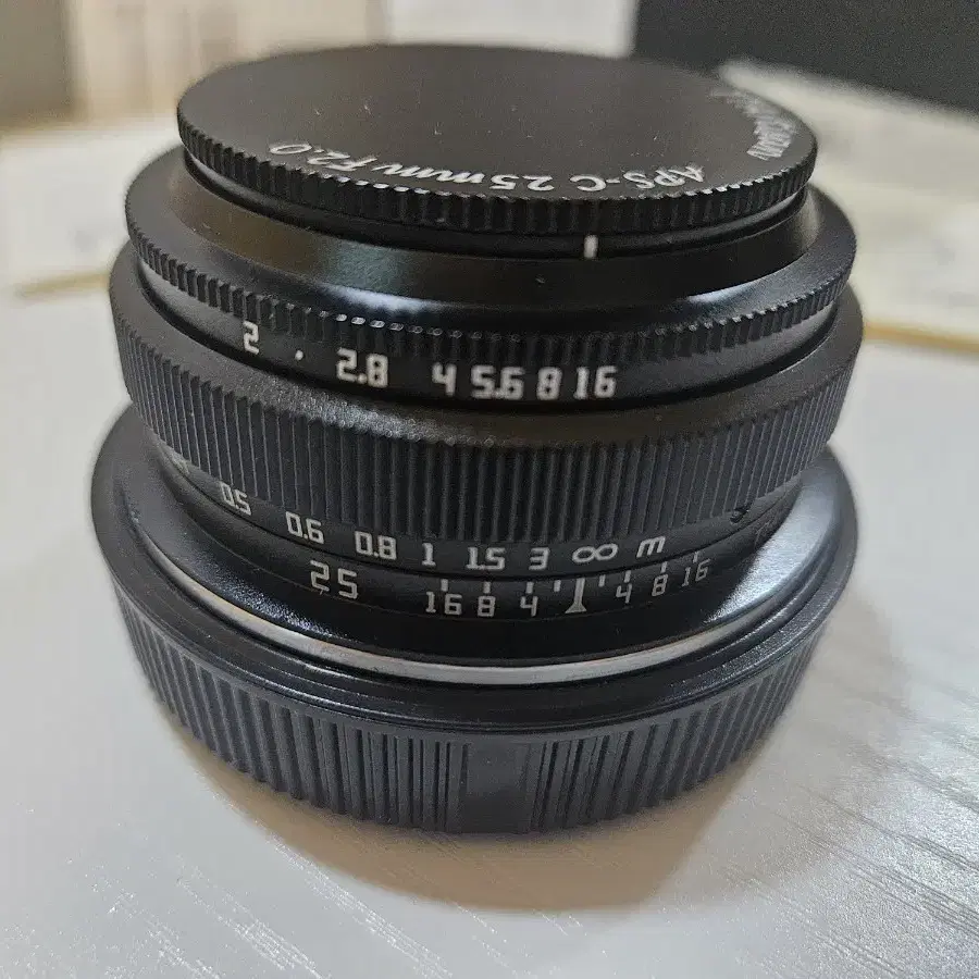 티티아티산 25mm F2 캐논 RF 마운트