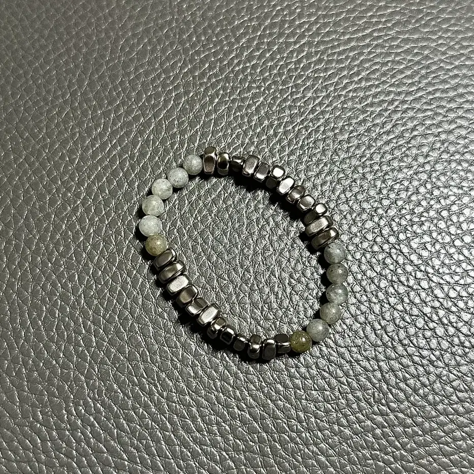 Gemstone bracelet version.1