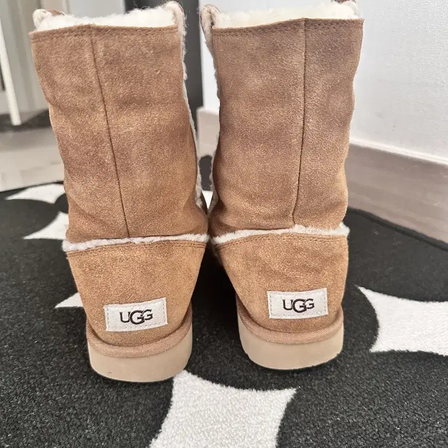 ugg 어그 클래식 쇼츠 심부츠 240