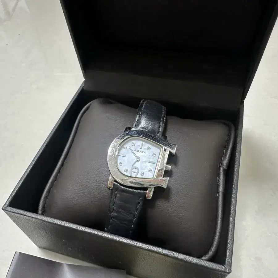 [AIGNER] 아이그너 여성용 메탈시계 A31229